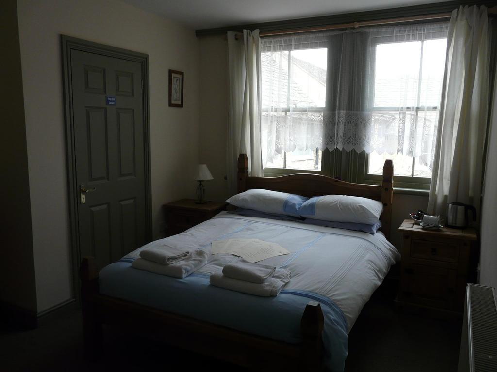 Swan Inn Lechlade Room photo
